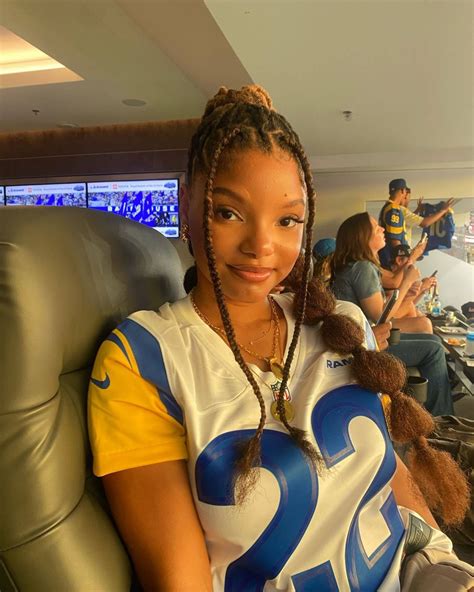 Halle Bailey (@hallebailey) • Instagram photos and videos